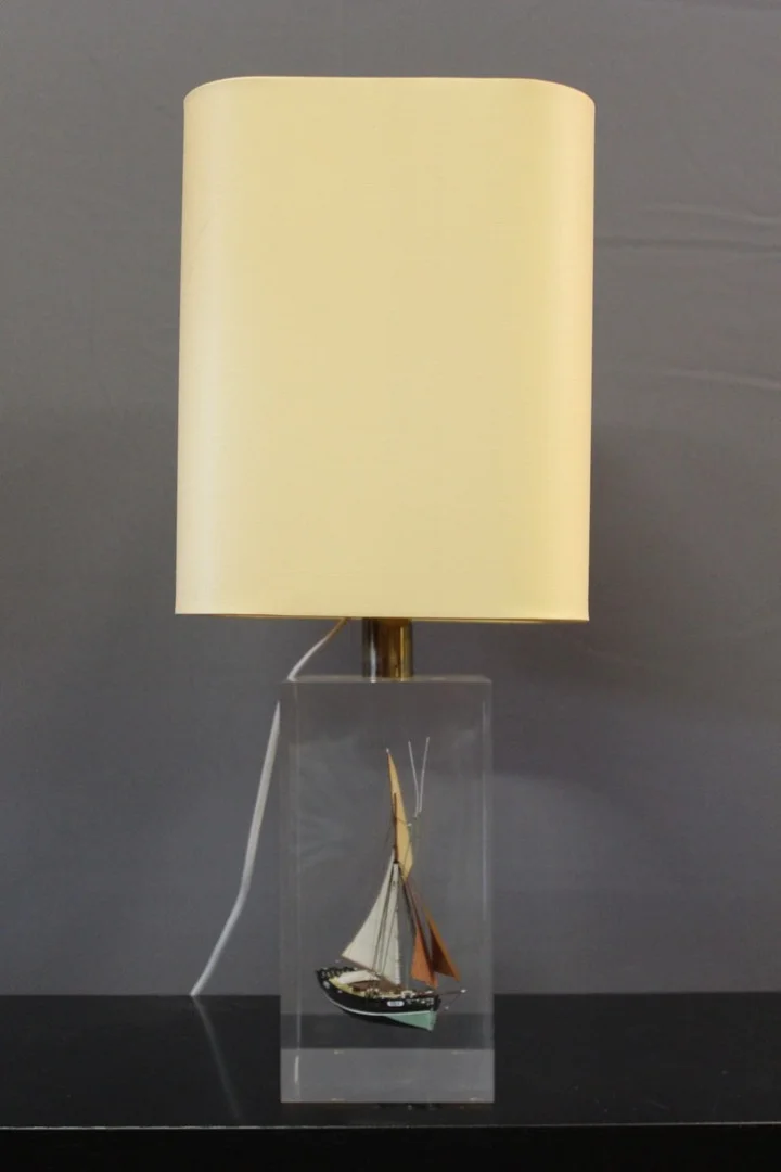 PLEXIGLASS LAMP