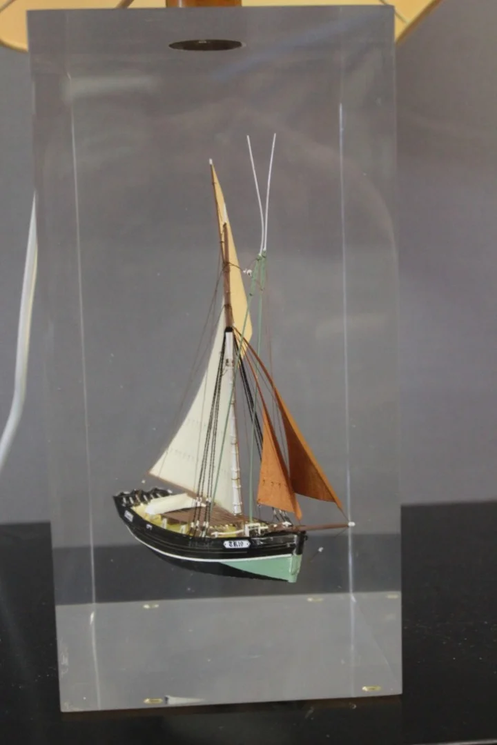 PLEXIGLASS LAMP