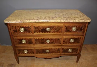 Commode d'époque Louis XVI en noyer et marqueterie vers 1780