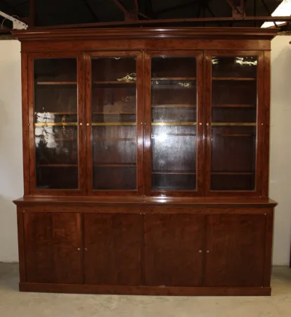 Bibliothèque en acajou moucheté d'époque Napoléon III à quatre portes XIX