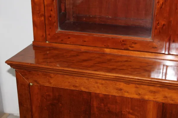 Bibliothèque en acajou moucheté d'époque Napoléon III à quatre portes XIX