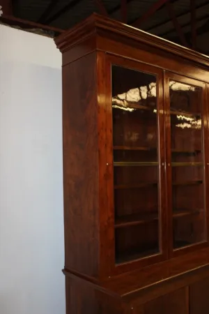 Bibliothèque en acajou moucheté d'époque Napoléon III à quatre portes XIX