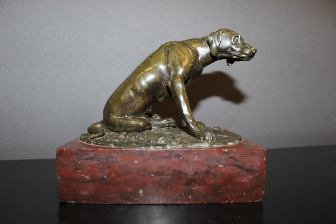 BRONZE HUND