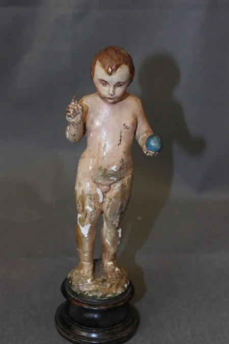 Enfant Jesus en bois sculpté polychrome XVIII