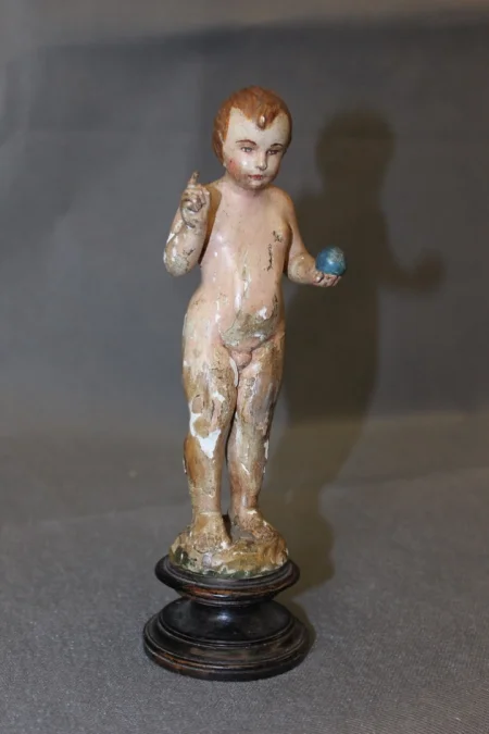 Enfant Jesus en bois sculpté polychrome XVIII