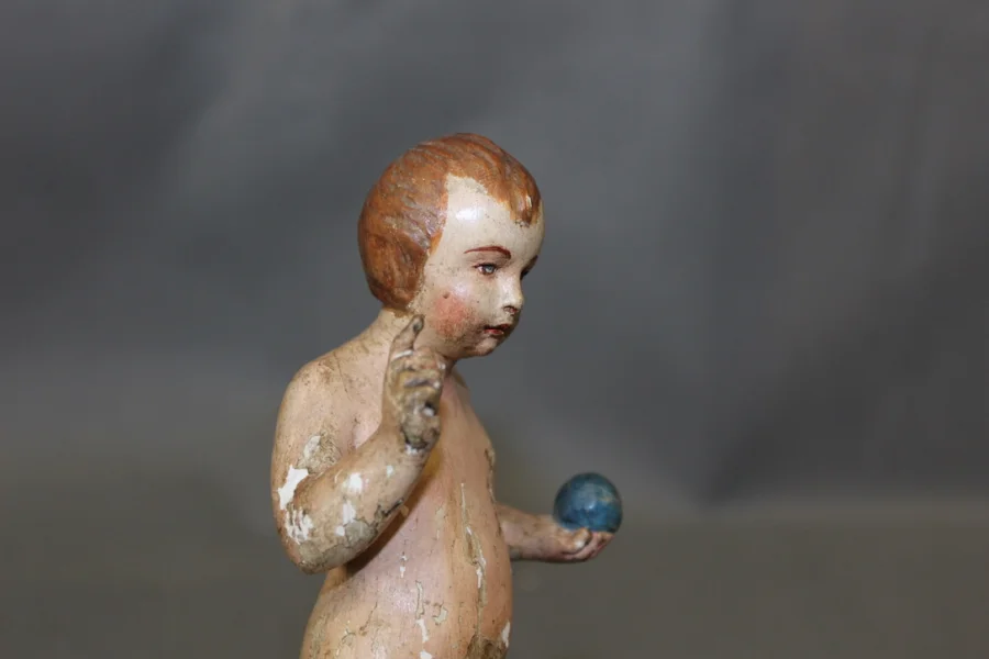 Enfant Jesus en bois sculpté polychrome XVIII