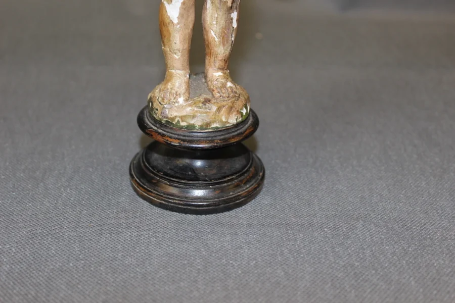 Enfant Jesus en bois sculpté polychrome XVIII