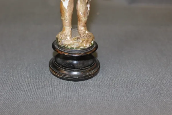 Enfant Jesus en bois sculpté polychrome XVIII