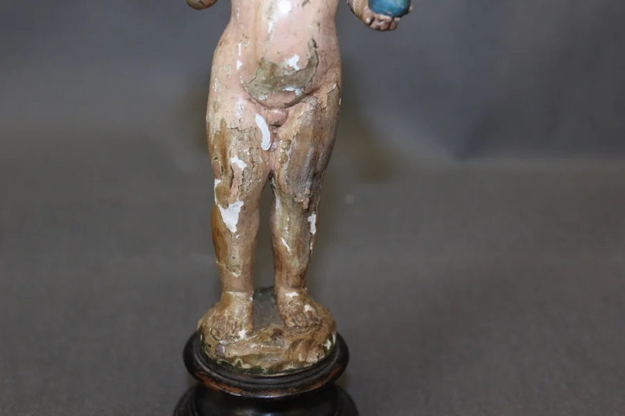 Enfant Jesus en bois sculpté polychrome XVIII