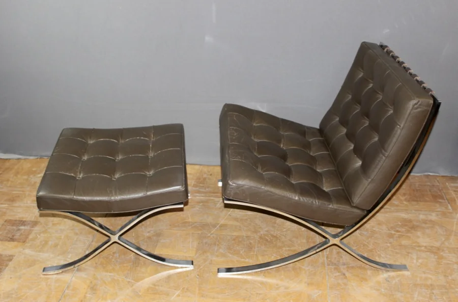 Fauteuil Barcelona et son ottoman par Mies Van Der Rohe vers 1970
