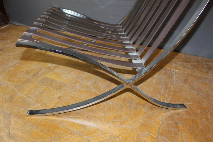 Fauteuil Barcelona et son ottoman par Mies Van Der Rohe vers 1970