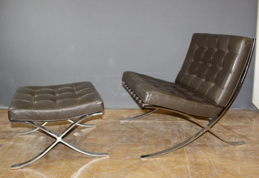 Fauteuil Barcelona et son ottoman par Mies Van Der Rohe vers 1970