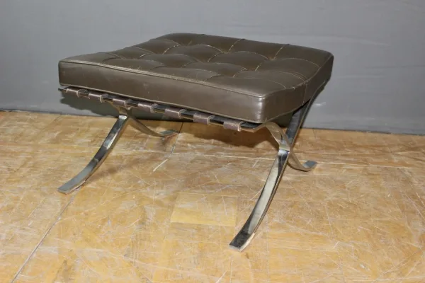 Fauteuil Barcelona et son ottoman par Mies Van Der Rohe vers 1970