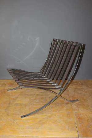 Fauteuil Barcelona et son ottoman par Mies Van Der Rohe vers 1970
