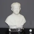 Sculpture de jeune homme en marbre de carrare daté 1931