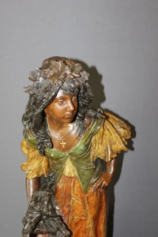ESTATUILLA DE LOZA firmada STELLACHER