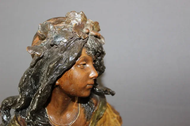 ESTATUILLA DE LOZA firmada STELLACHER