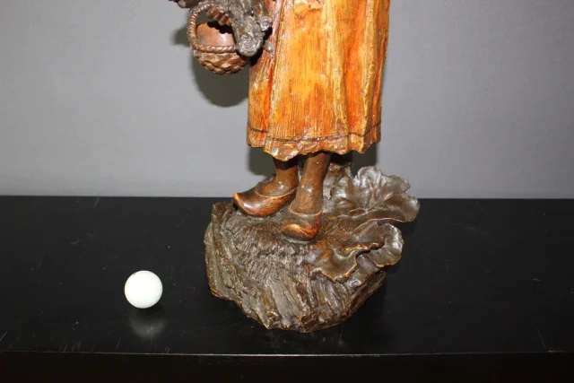 ESTATUILLA DE LOZA firmada STELLACHER