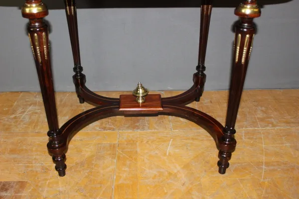 Table en marqueterie de palissandre à décor de fleurs Fin XIX