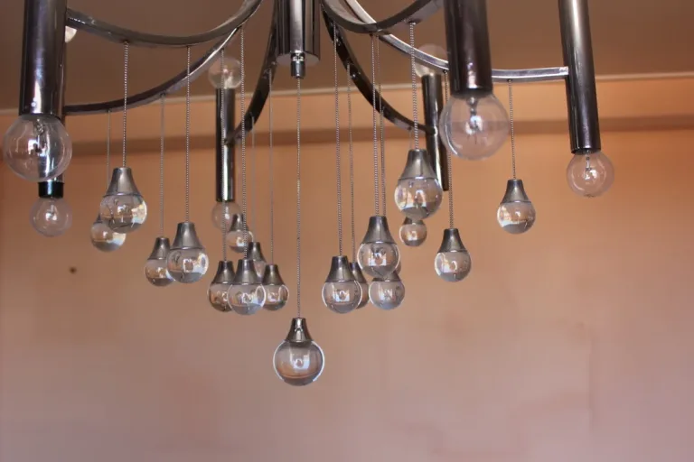 Lustre  Chrome Et Boules De Verres Par Gaetano Sciolari vers 1960