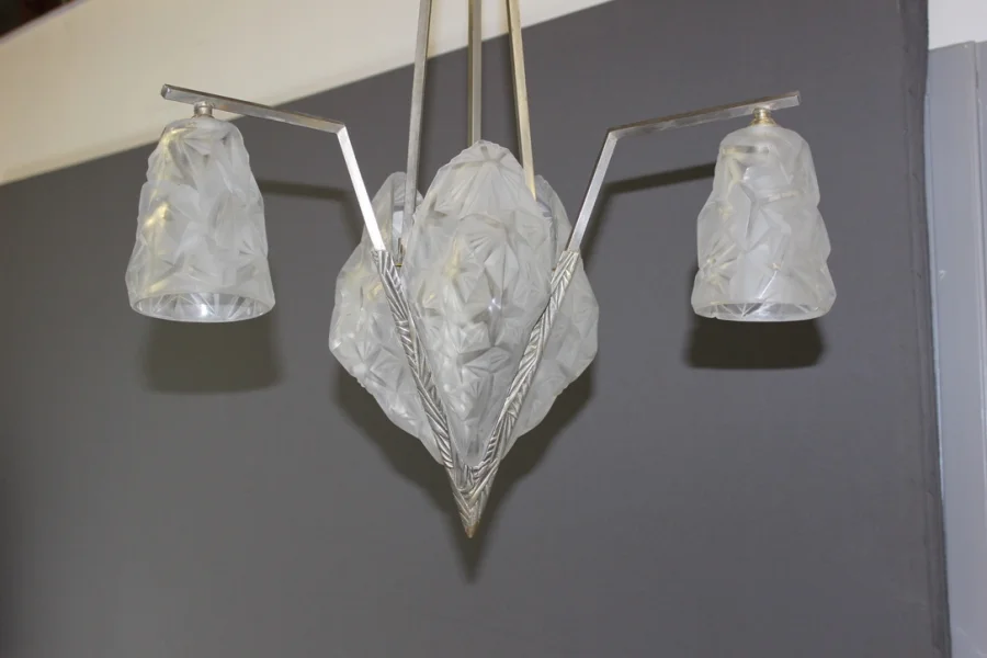 Lustre à plaques d'époque Art Déco signé Degué