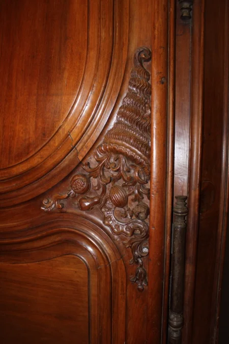Armoire Lyonnaise Régence En Noyer Début XVIII Siècle