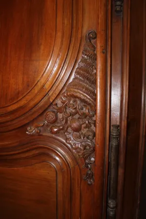 Armoire Lyonnaise Régence En Noyer Début XVIII Siècle