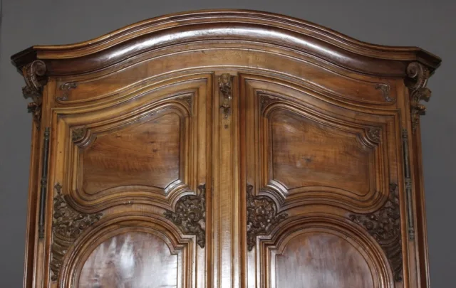 Armoire Lyonnaise Régence En Noyer Début XVIII Siècle