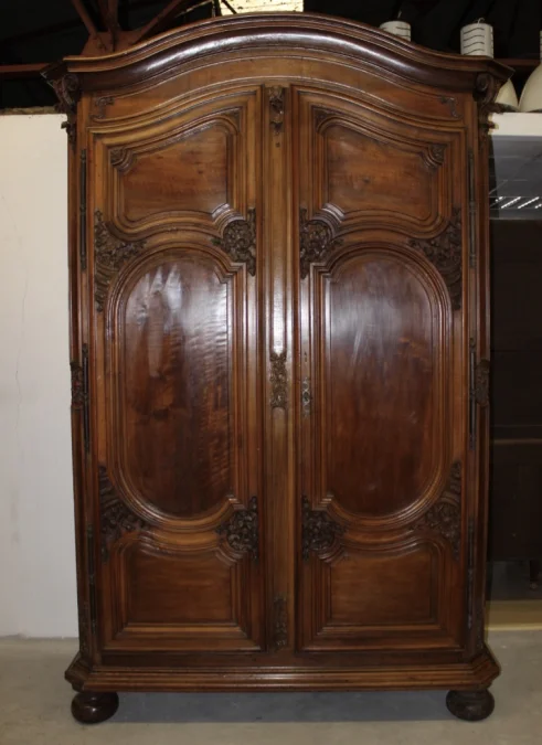 Armoire Lyonnaise Régence En Noyer Début XVIII Siècle