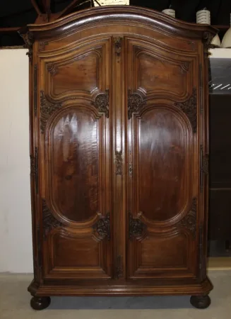 Armoire Lyonnaise Régence En Noyer Début XVIII Siècle