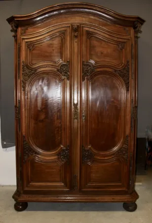 Armoire Lyonnaise Régence En Noyer Début XVIII Siècle