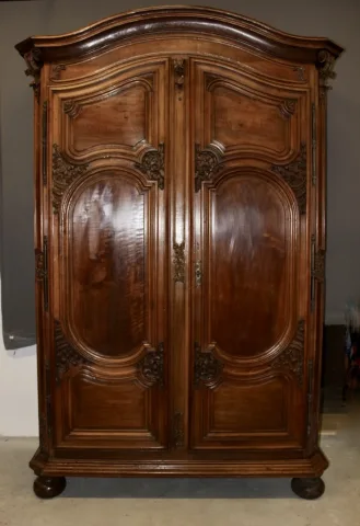 Armoire Lyonnaise Régence En Noyer Début XVIII Siècle