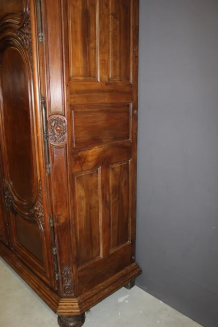 Armoire Lyonnaise Régence En Noyer Début XVIII Siècle
