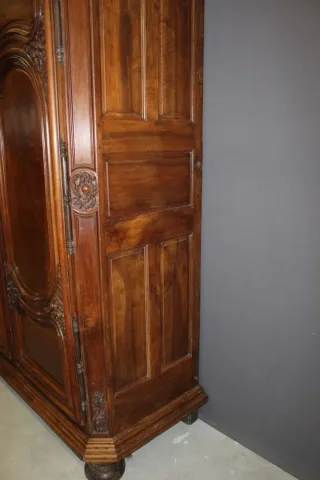 Armoire Lyonnaise Régence En Noyer Début XVIII Siècle