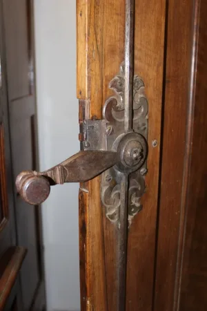 Armoire Lyonnaise Régence En Noyer Début XVIII Siècle