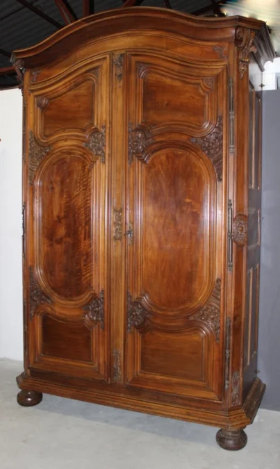 Armoire Lyonnaise Régence En Noyer Début XVIII Siècle