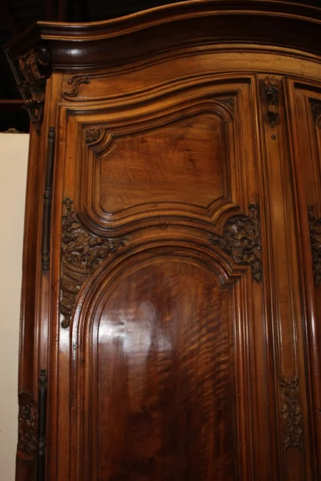 Armoire Lyonnaise Régence En Noyer Début XVIII Siècle
