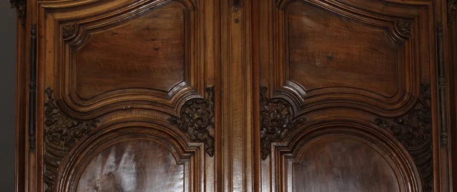 Armoire Lyonnaise Régence En Noyer Début XVIII Siècle