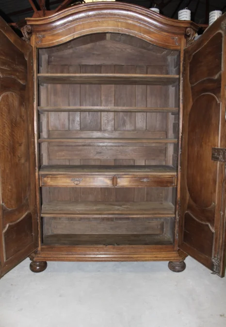 Armoire Lyonnaise Régence En Noyer Début XVIII Siècle
