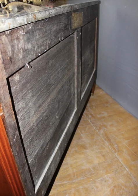 Commode fin d'époque Louis XVI en acajou moucheté