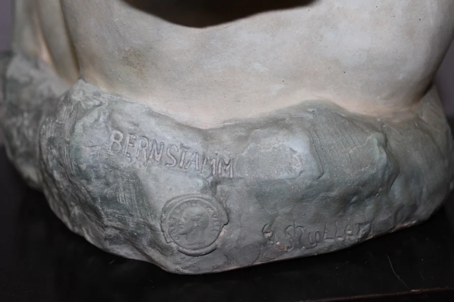 CERAMIC BUST