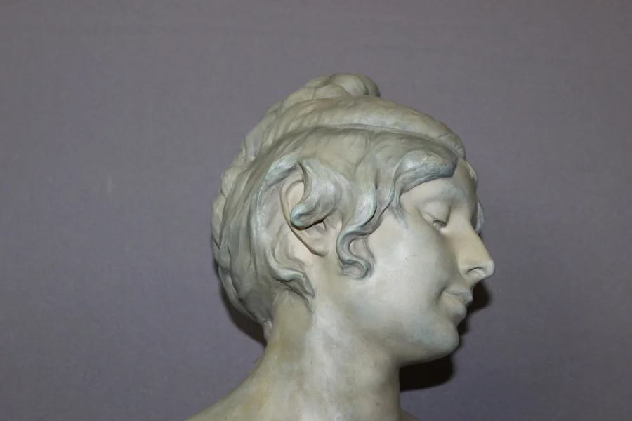 CERAMIC BUST