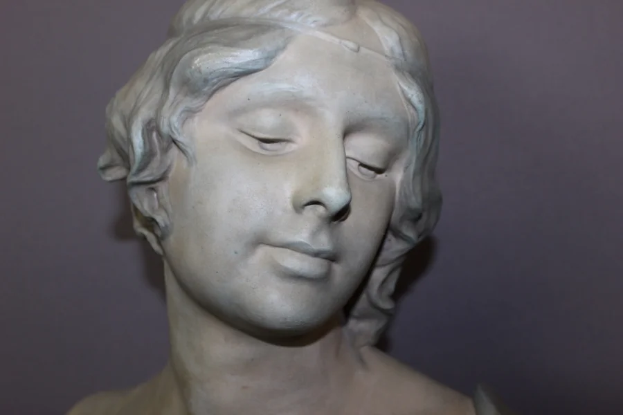 CERAMIC BUST