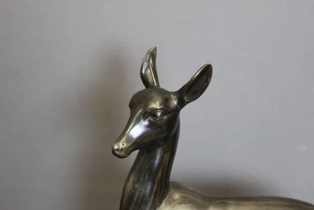 Sculpture Art Déco Représentant Une Antilope Couchée Par Irénée Rochard