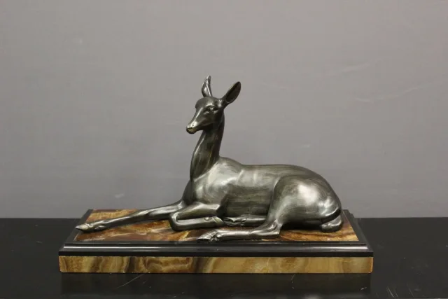 Sculpture Art Déco Représentant Une Antilope Couchée Par Irénée Rochard