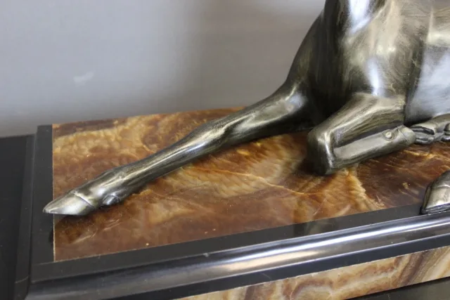 Sculpture Art Déco Représentant Une Antilope Couchée Par Irénée Rochard