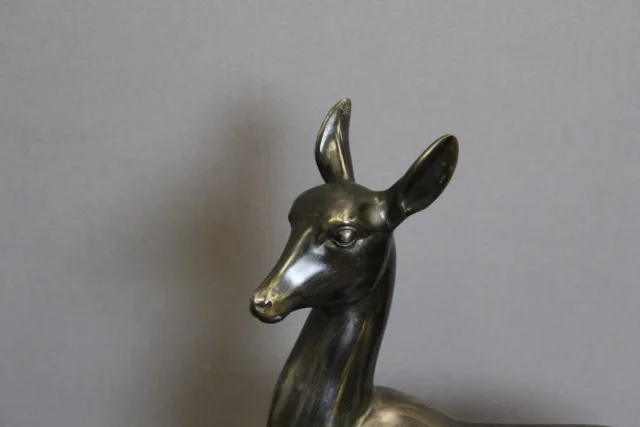 Sculpture Art Déco Représentant Une Antilope Couchée Par Irénée Rochard
