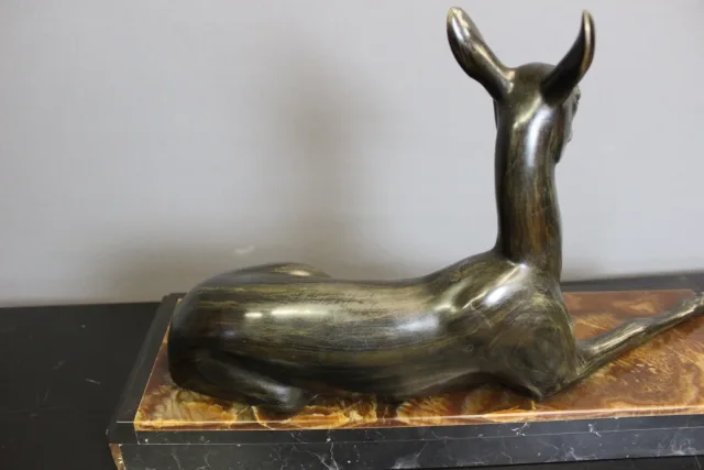 Sculpture Art Déco Représentant Une Antilope Couchée Par Irénée Rochard