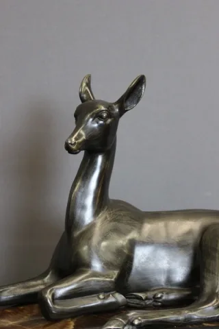 Sculpture Art Déco Représentant Une Antilope Couchée Par Irénée Rochard