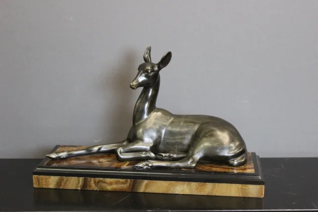 Sculpture Art Déco Représentant Une Antilope Couchée Par Irénée Rochard